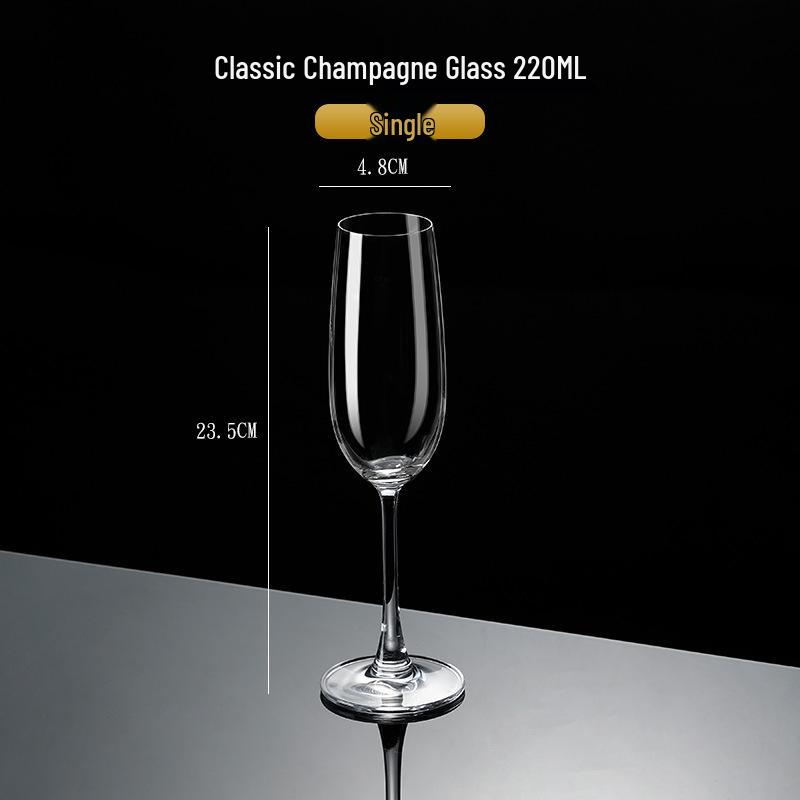 Хрустальный бокал с бриллиантами и золотой фольгой для шампанского или игристого вина